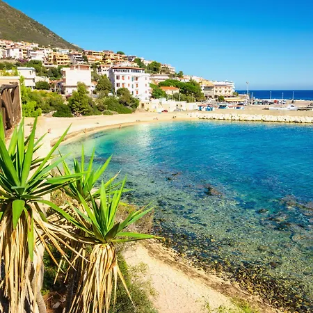 Le Residenze Del Golfo Di Apartahotel 3*