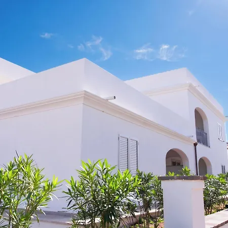Le Residenze Del Golfo Di Apartahotel 3*